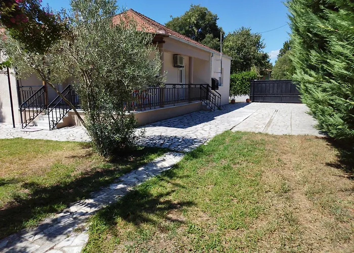 Апартаменты House With A View Кастракион